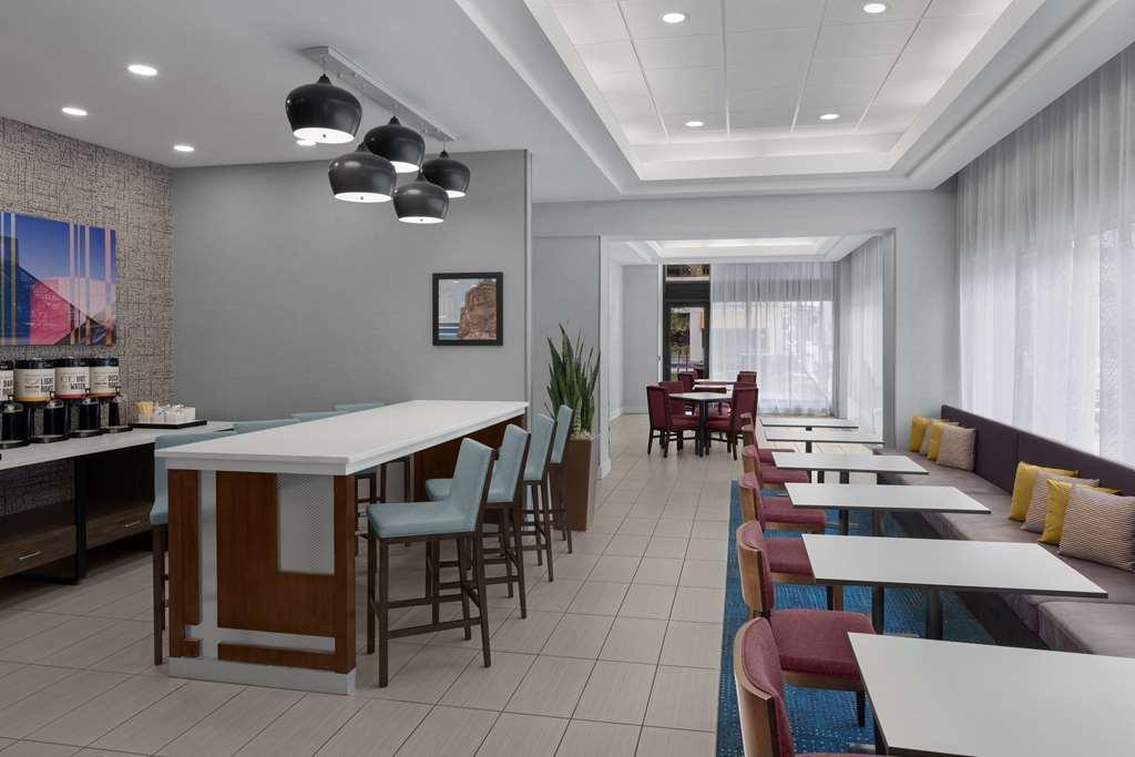 Hampton Inn Cleveland-Downtown Restaurant foto